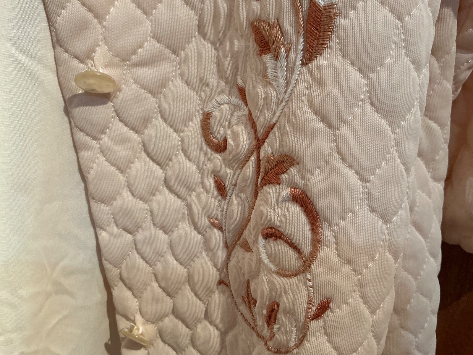 Vintage Quilted Lounging Robe Pajamas Buttons Embroidered MODERN size 10–GOOD