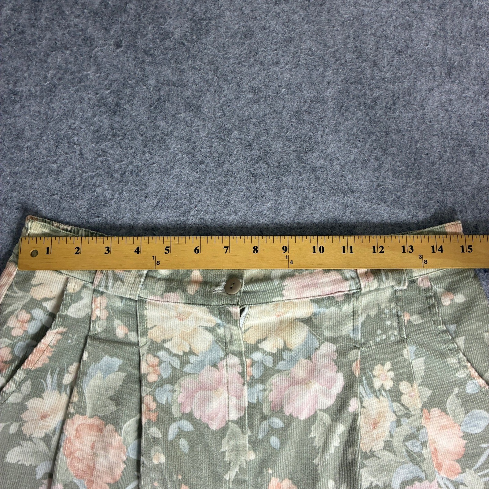 Darlyn Designs Vintage Women’s W30 Floral Corduroy Shorts High Waist Sage Green