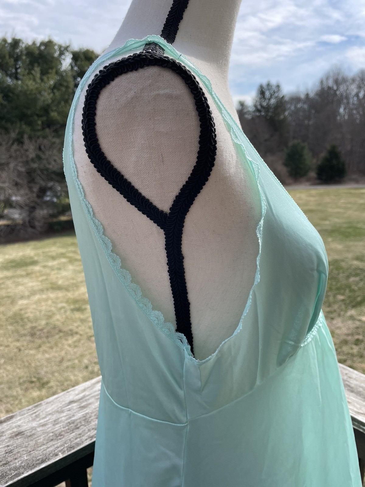 VASSARETTE Nightgown Gown Embroidery Feminine Dainty Nylon Green 70s Vtg Medium