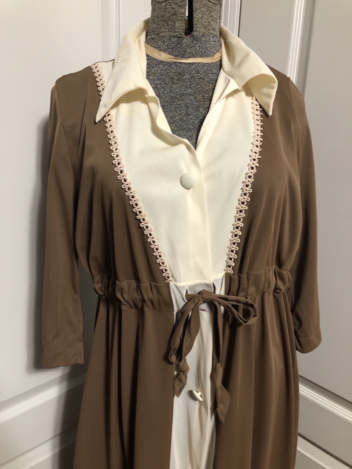 Vintage Nylon Loungewear Robe Brown Cream Nylon 60s 70s Boho Neutrals