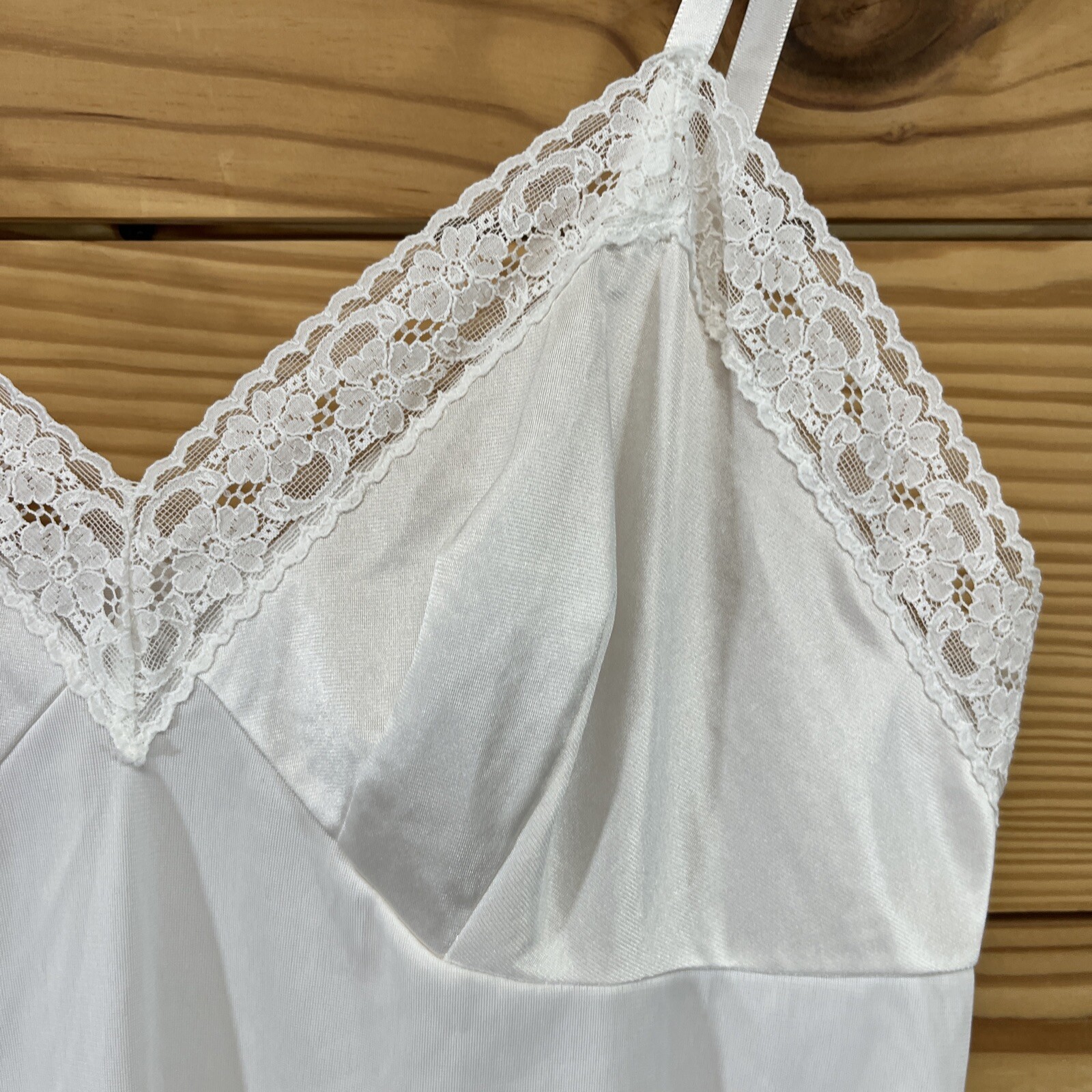 Vtg Vanity Fair Full Slip 36 White V-Neck Lace Trim Nylon Antron Made in USA B84