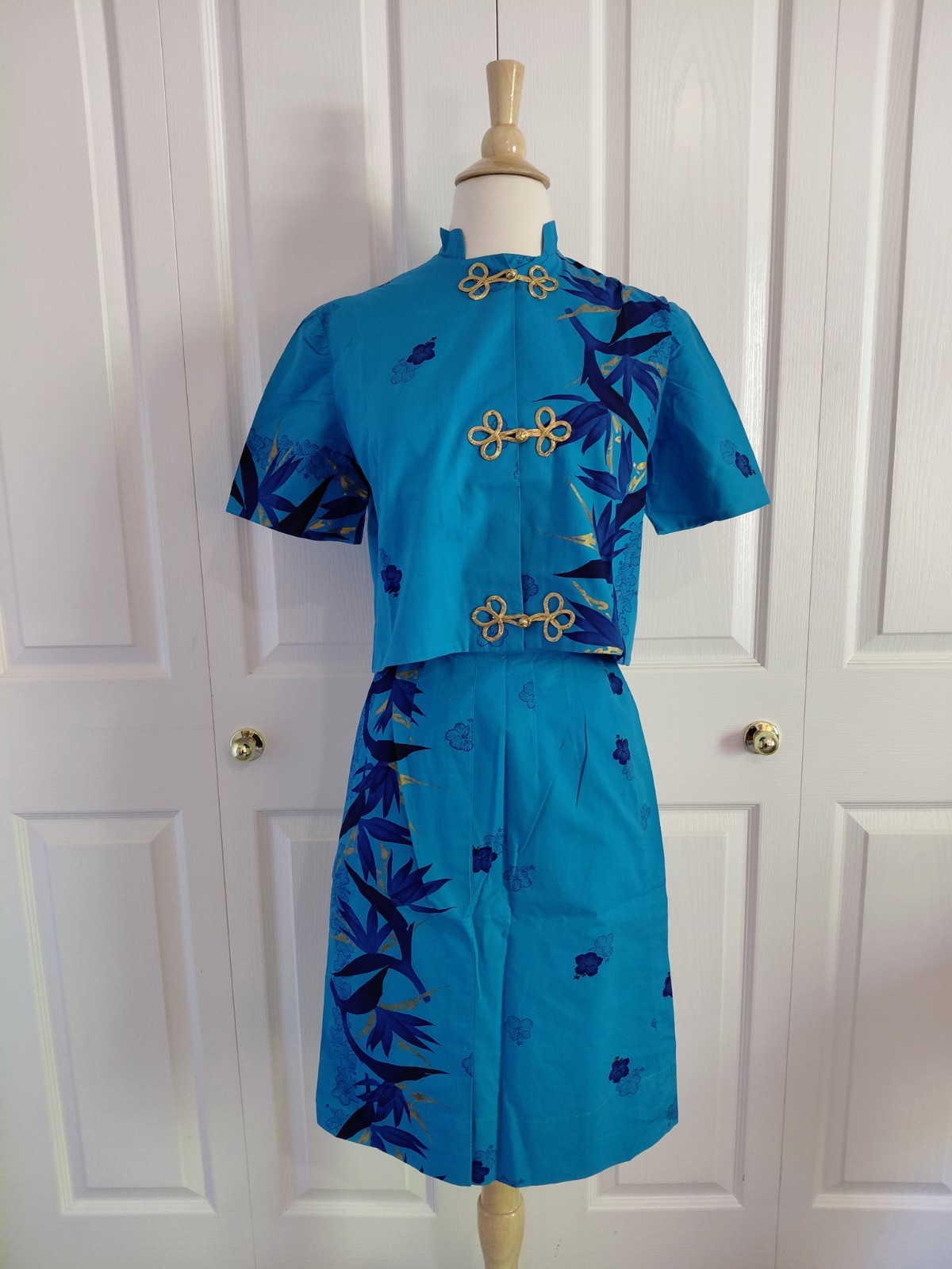 Vintage 1950s Hawaiian Togs Blue Skirt Set Tea Timer Shirt Blouse Top Cotton XS