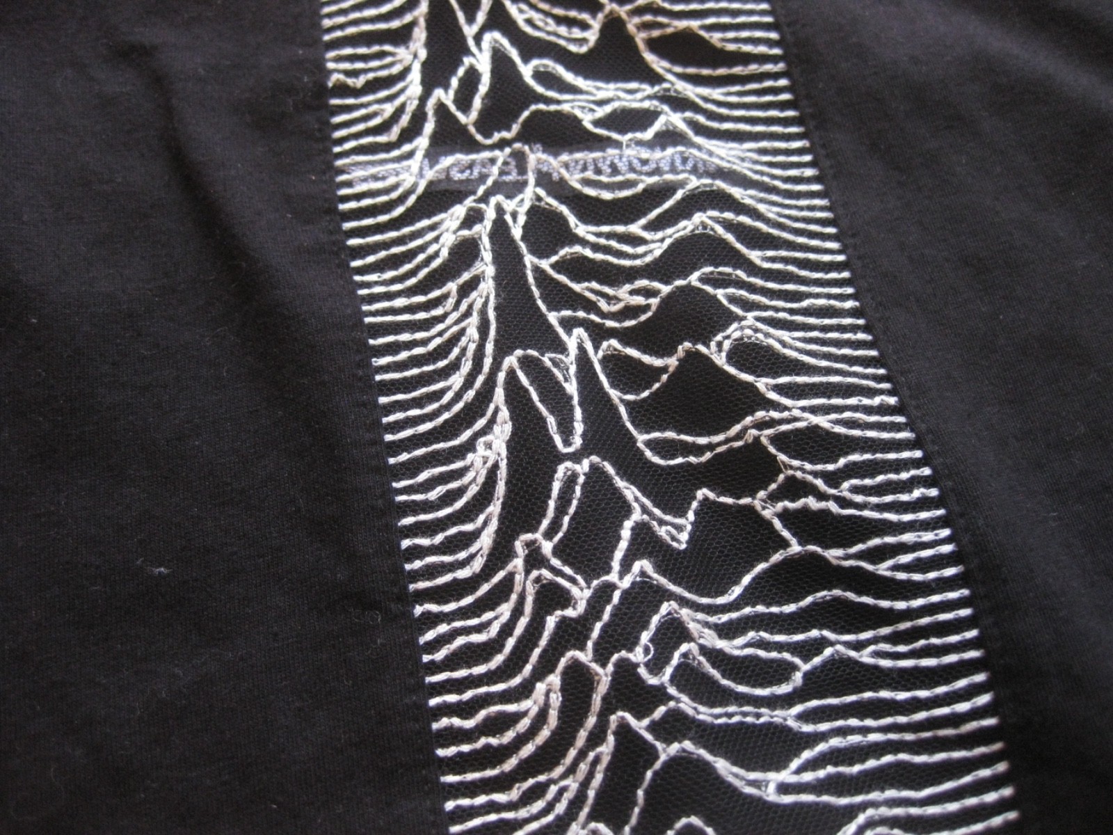JOY DIVISION – UNKNOWN PLEASURES – MIDNIGHT HOUR – Small S black T-shirt top