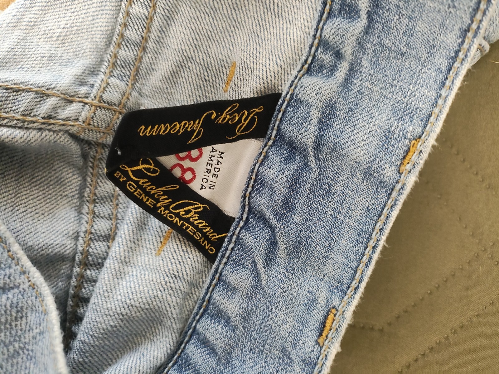 Lucky Brand By Gene Montesano Reg Inseam Light Distressed Denim With Logo Lined