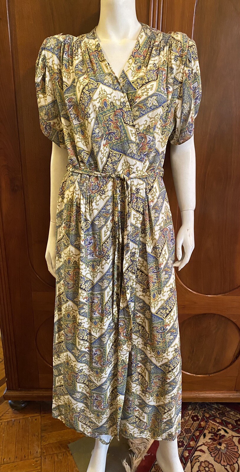 Vintage 1940 s Long S/S Silk Twill Green & White Chevron Print Wrap Robe – L