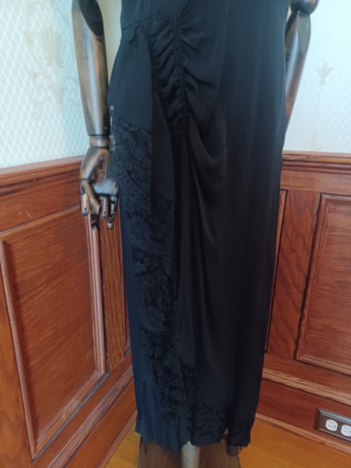 Vintage 1940s Black Cocktail/Wiggle dress with nude-color and lace accents