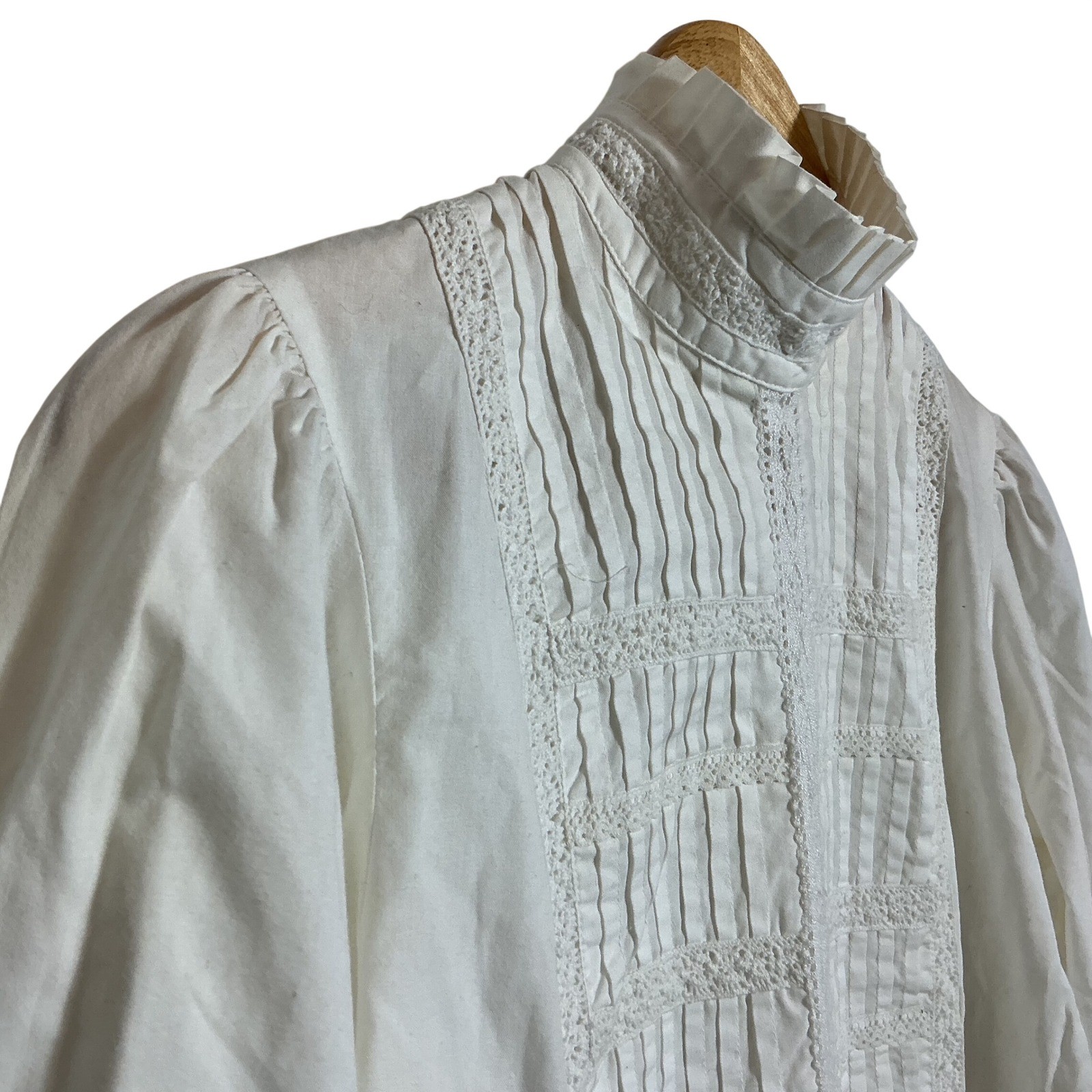 Vintage Orvis White Pleated Collar Lace Pintuck Button Back Victorian Top Small