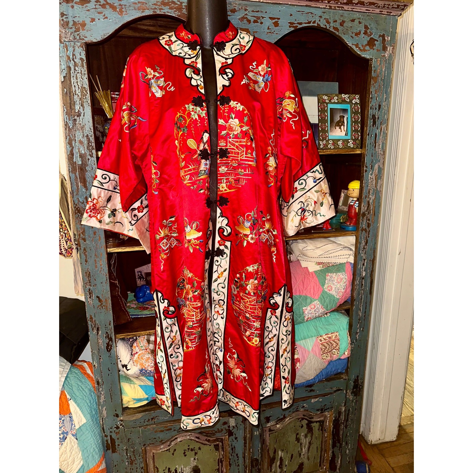 VINTAGE 40’s-60’s BAI HUA CHINESE SILK RAYON EMBROIDERED ROBE ANTIQUE ART