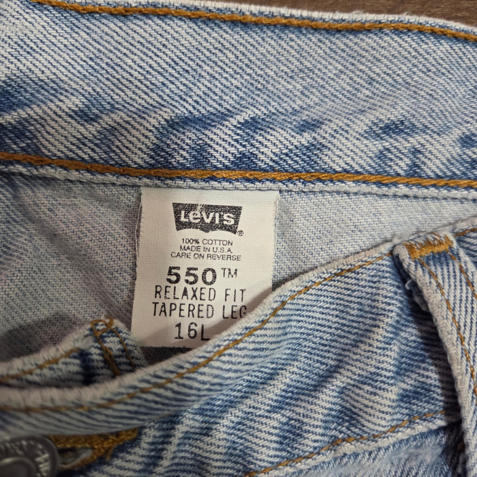 Vintage y2k Levis 550 Relaxed Fit Tapered Leg Jeans Light Wash Made in USA 16L