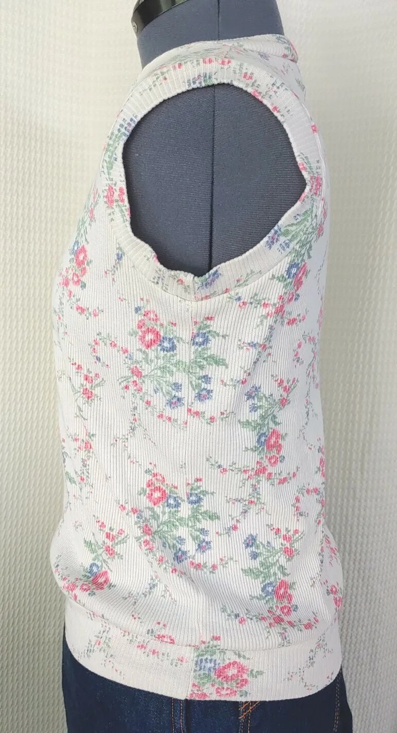 Vintage Originals Cream Sleeveless Knit Top with Pastel Florals Size Small