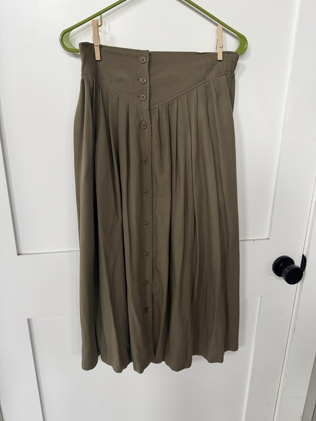 Vintage Walnut Sportswear Medium A Line Flowy Skirt Olive Color V Shape Front