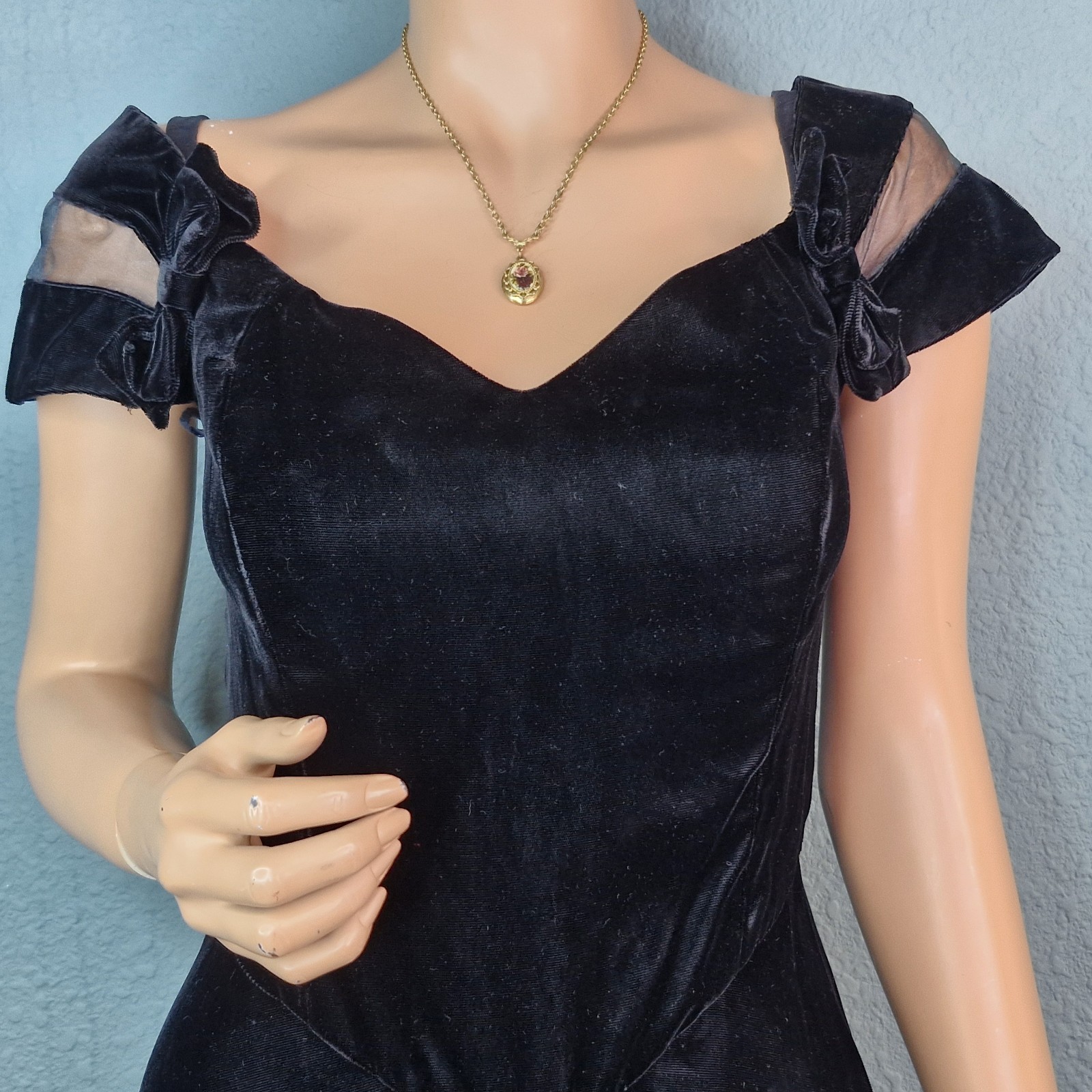 Vintage 90s Y2K Victoria’s Secret Moda Intl Black Velvet Gown Illusion 8/S