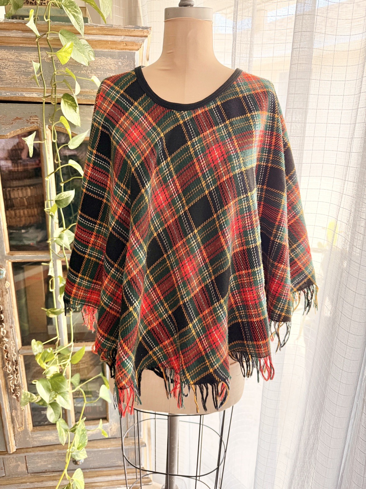 Vintage 1960s/70s Tartan Cape Poncho O/S Red Black Green Plaid Fringe