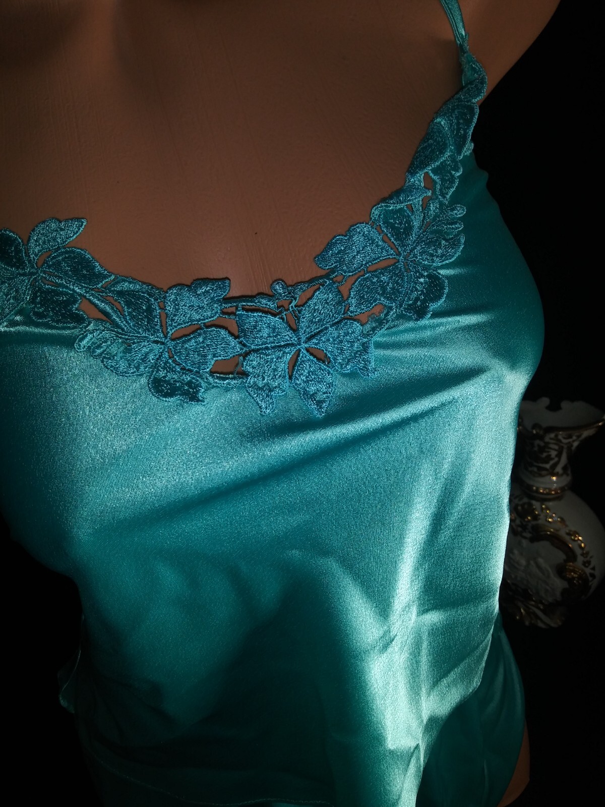 vtg SATIN SOFT ARUA Nightie CAMI TOP FRILLY FLUTTER PANTIES LACE NIGHTIE SET