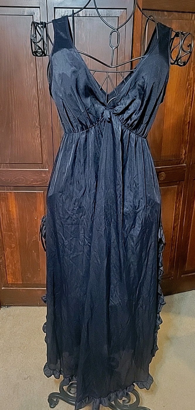 Vtg Womens Long Silky Sexy Black Nightgown Sz L High Side Slits Ruffles Deep Vee