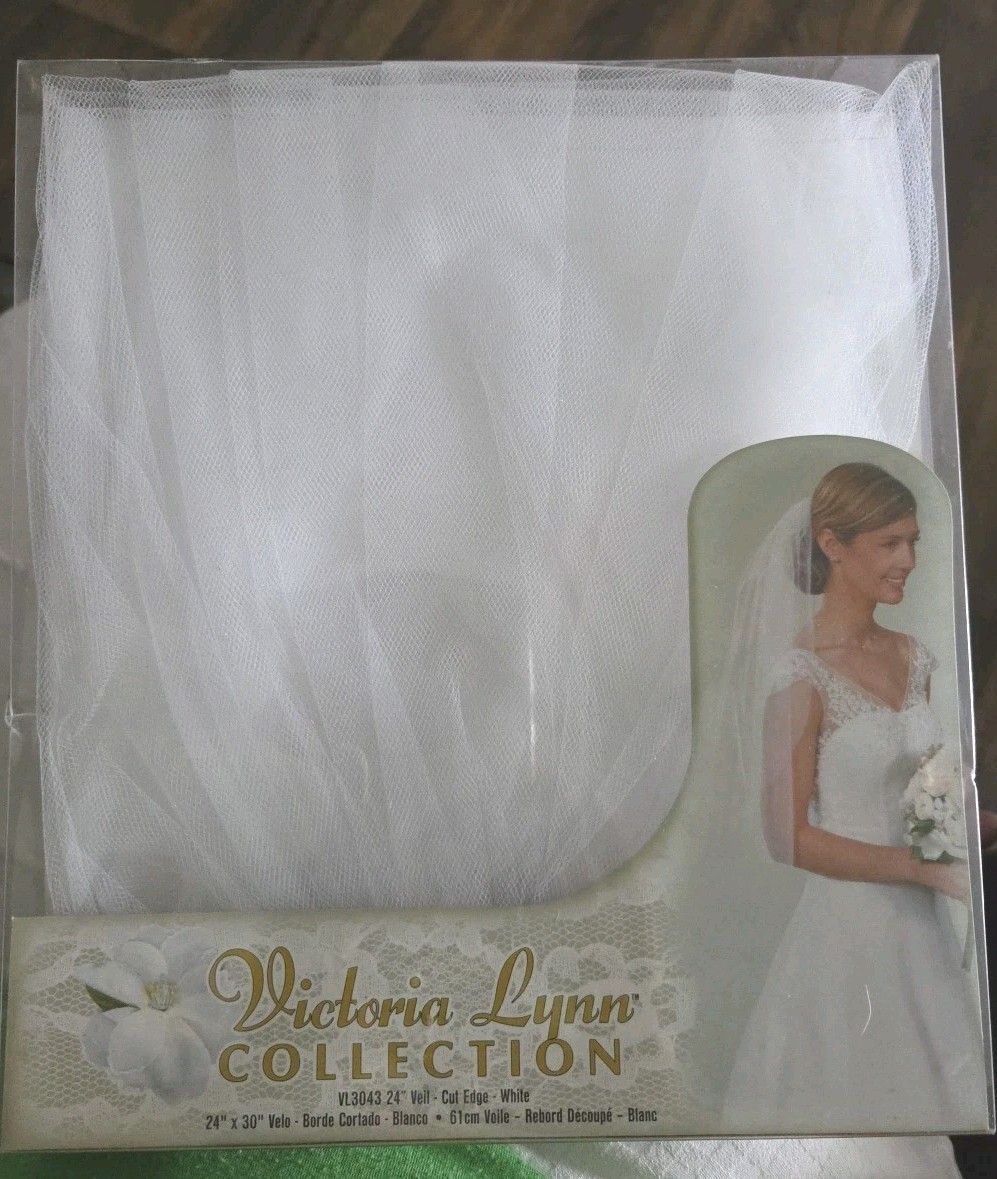 VICTORIA LYNN Bridal 24″ X 30” White Cut Edge Veil Vintage NIB