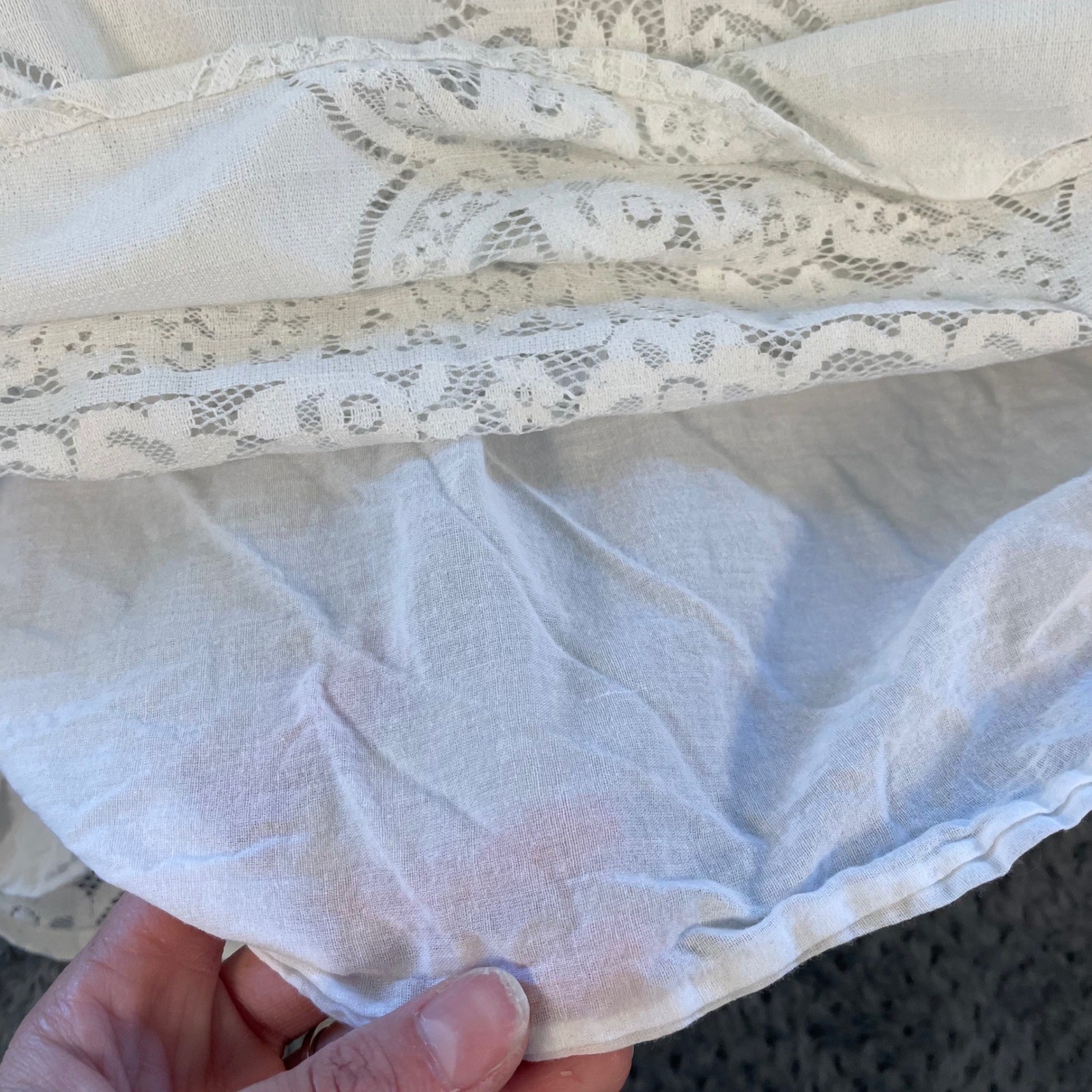 VTG Hollister Women’s Lace Overlay Tank Top Large White Lined Y2K Coquette FLAW