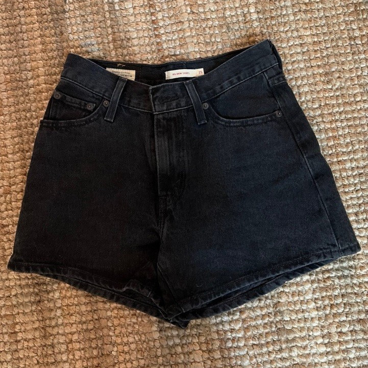 Levi’s 1980s Mom Shorts Women’s 25 High Rise Black Denim Regular Fit
