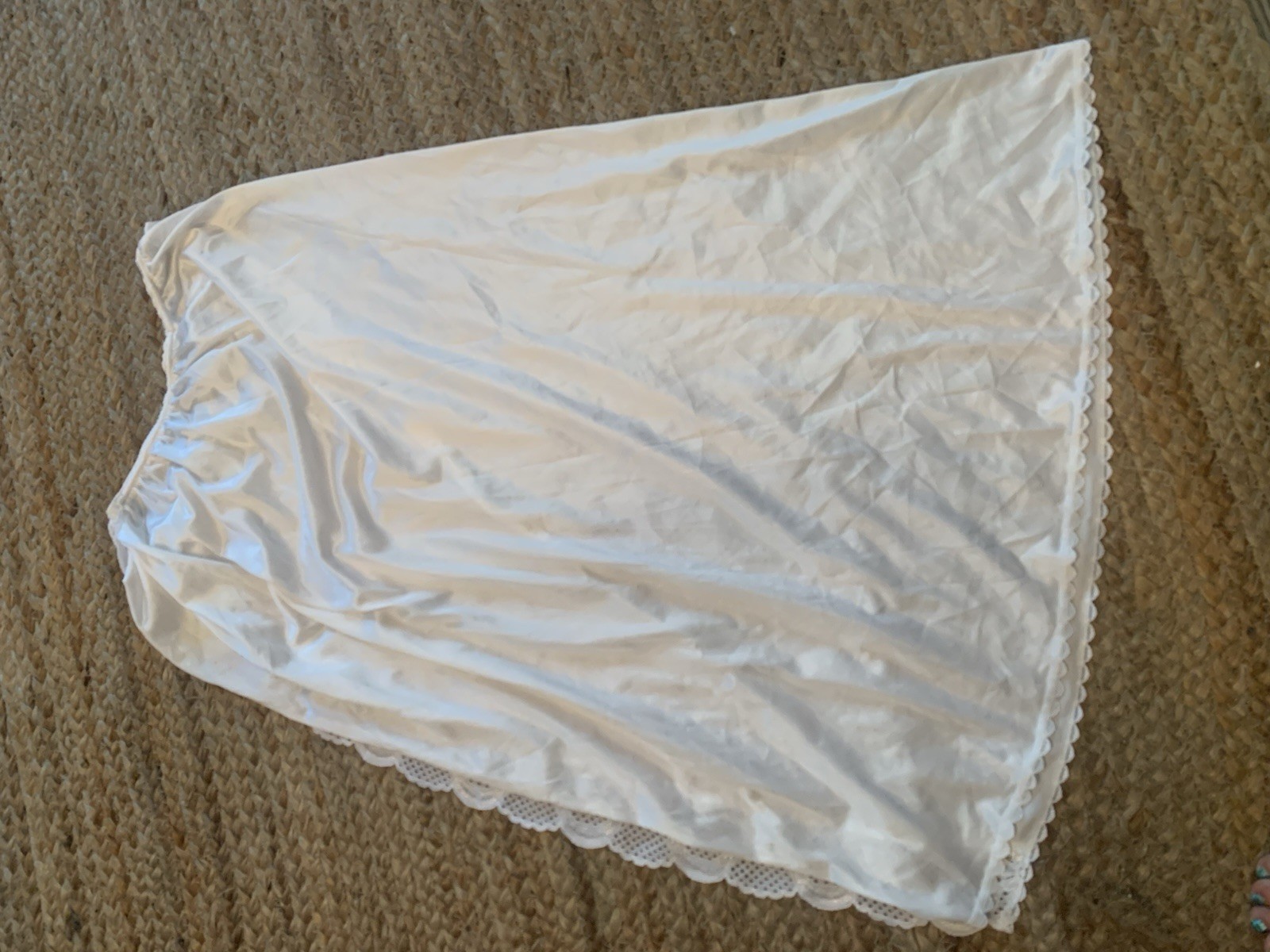 Vintage Warner’s (Sz L) Perfect Measure Half Slip 29” White Nylon Lace Trim Slit