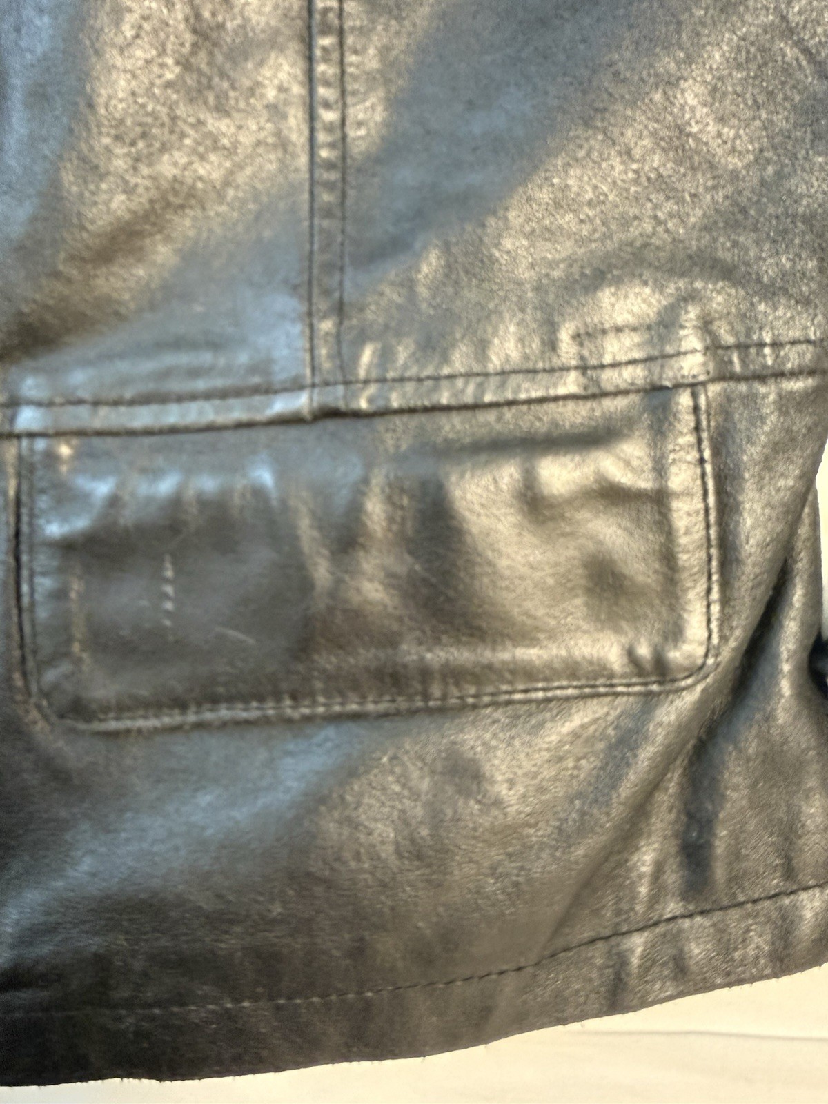GUESS vintage 90s women’s Black Leather Full Zip Lined Short Biker Jacket Size M
