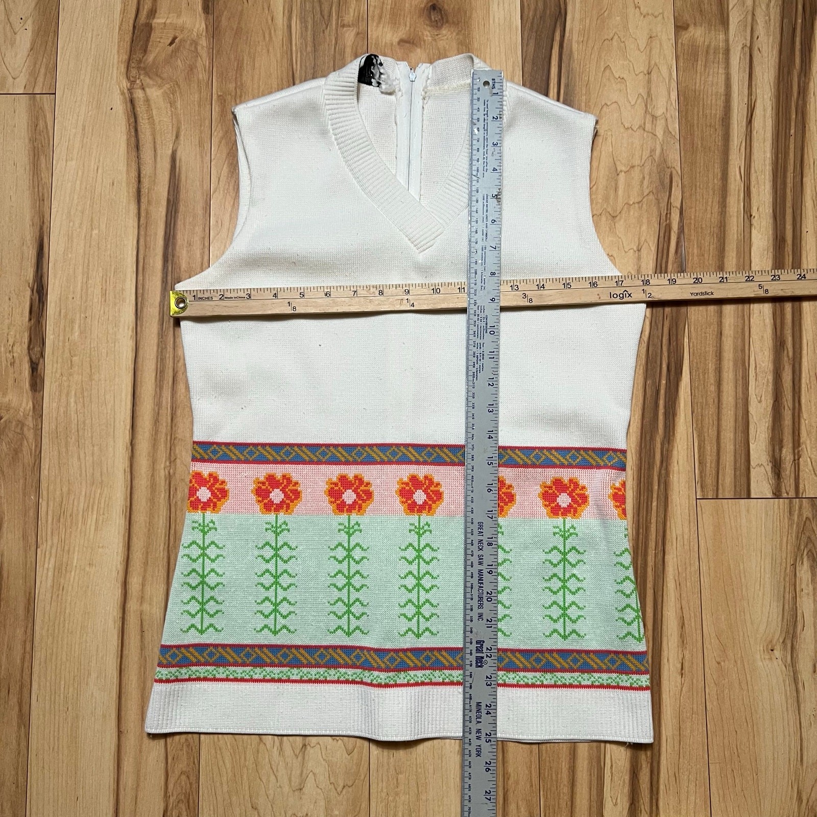 VINTAGE 70s Mod Golf Vest Size S Floral V Neck Geometric Knit Mr Beau Gogo
