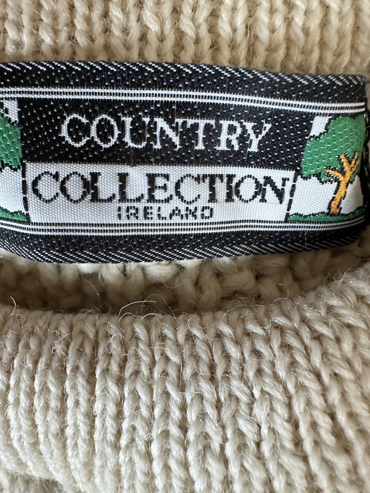 Country Collection Ireland Cable knit Sweater Size L 100% Pure New Wool Unisex