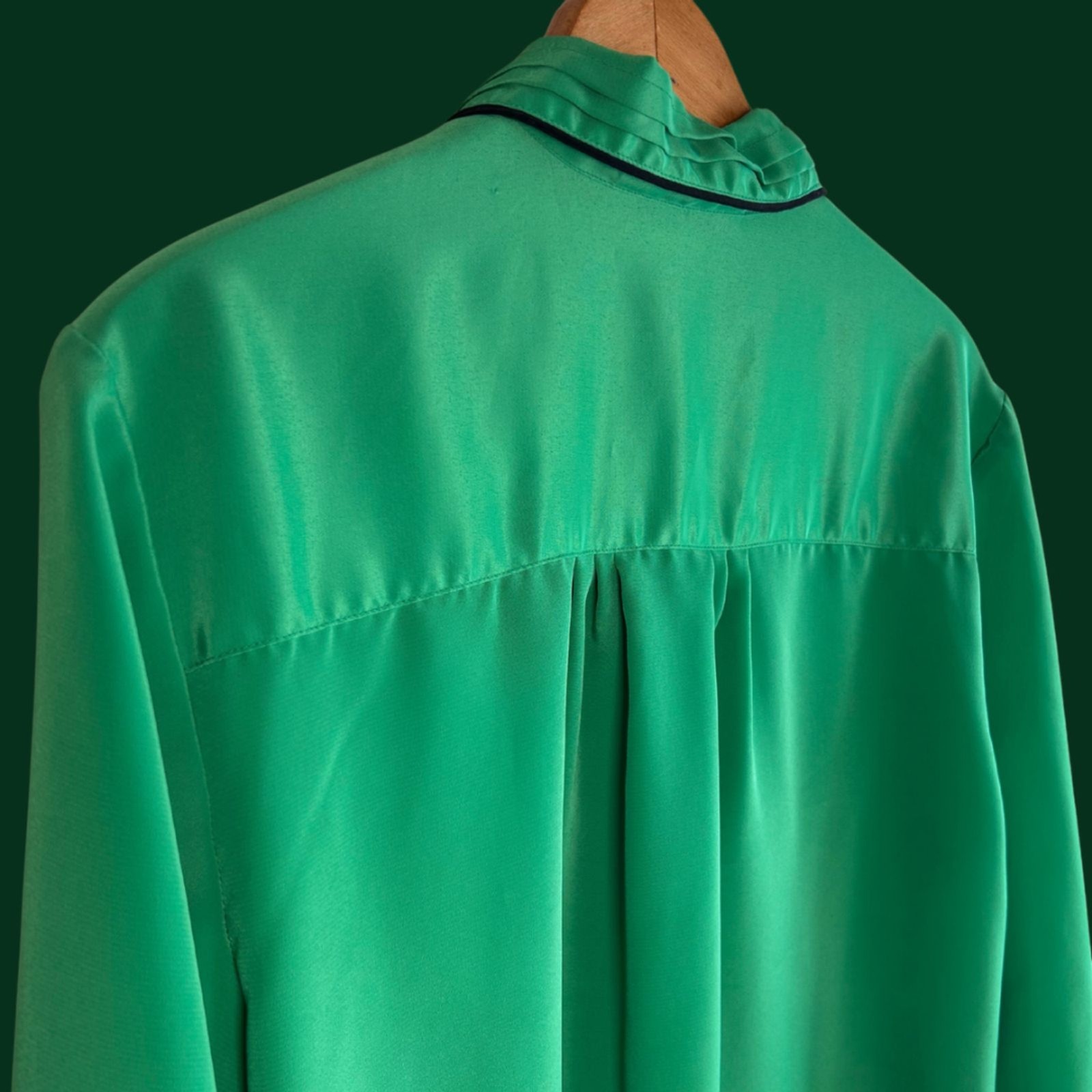 Perfect and Gorgeous Vintage SK & Company Pintuck Button Down Blouse