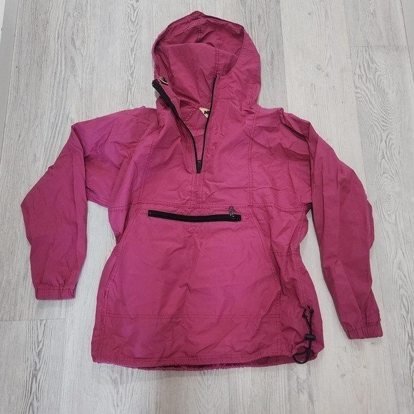 Pink rain jacket with hood and zipper pockets Vintage made in USA 90’s/Y2K