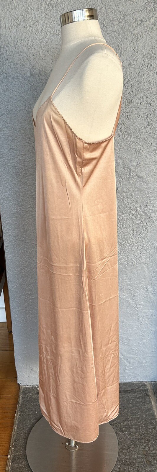 Vintage VANITY FAIR Long Maxi Full Slip Dress 34, Nude Color Nylonn made in USA