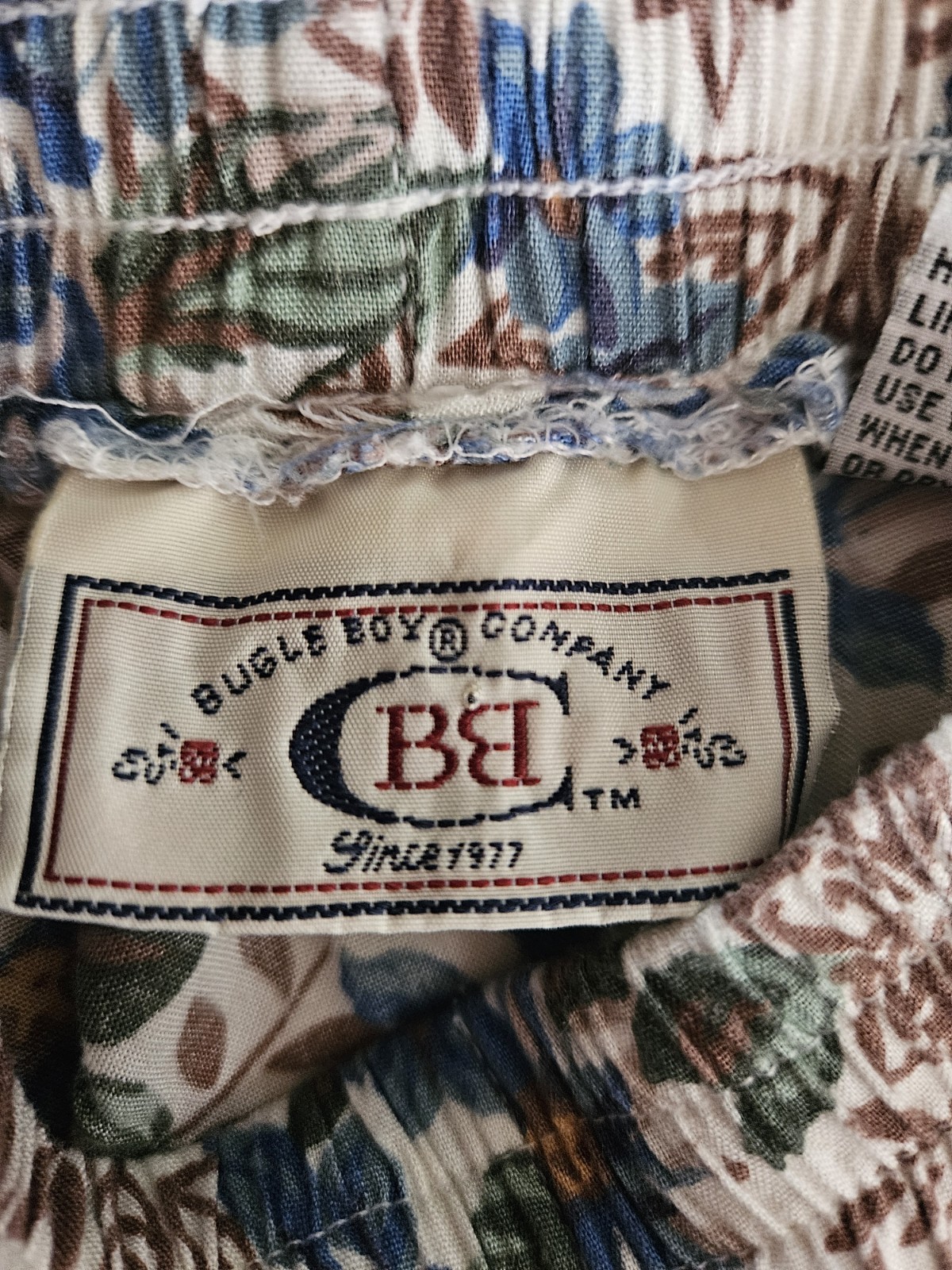 Bugle Boy Vintage Classic High Waist Floral Shorts. Size L