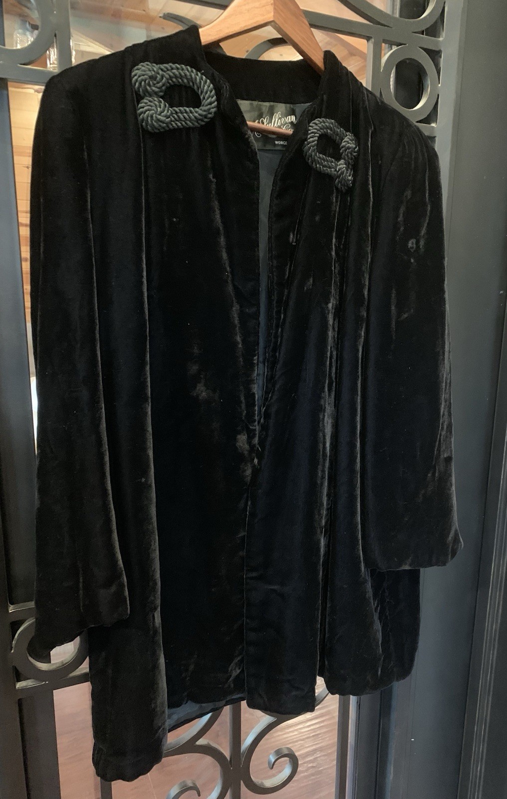 Vintage 1940s Black Velvet Opera Cape Size L/XL EA Sullivan & Co Worcester Mass
