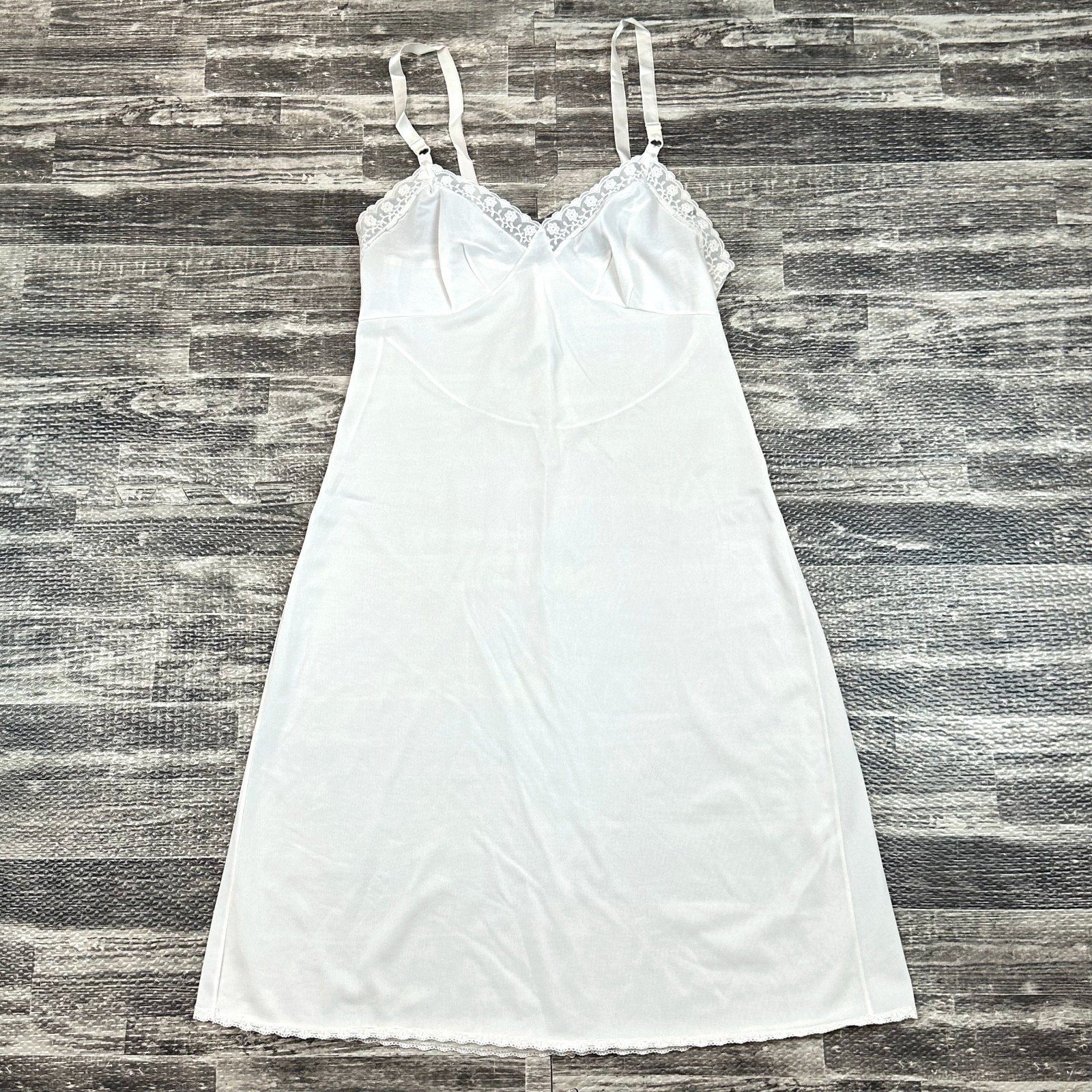 VTG Sears Nylon Full Slip White Lace Trim Adjustable Straps size 32 Short Length