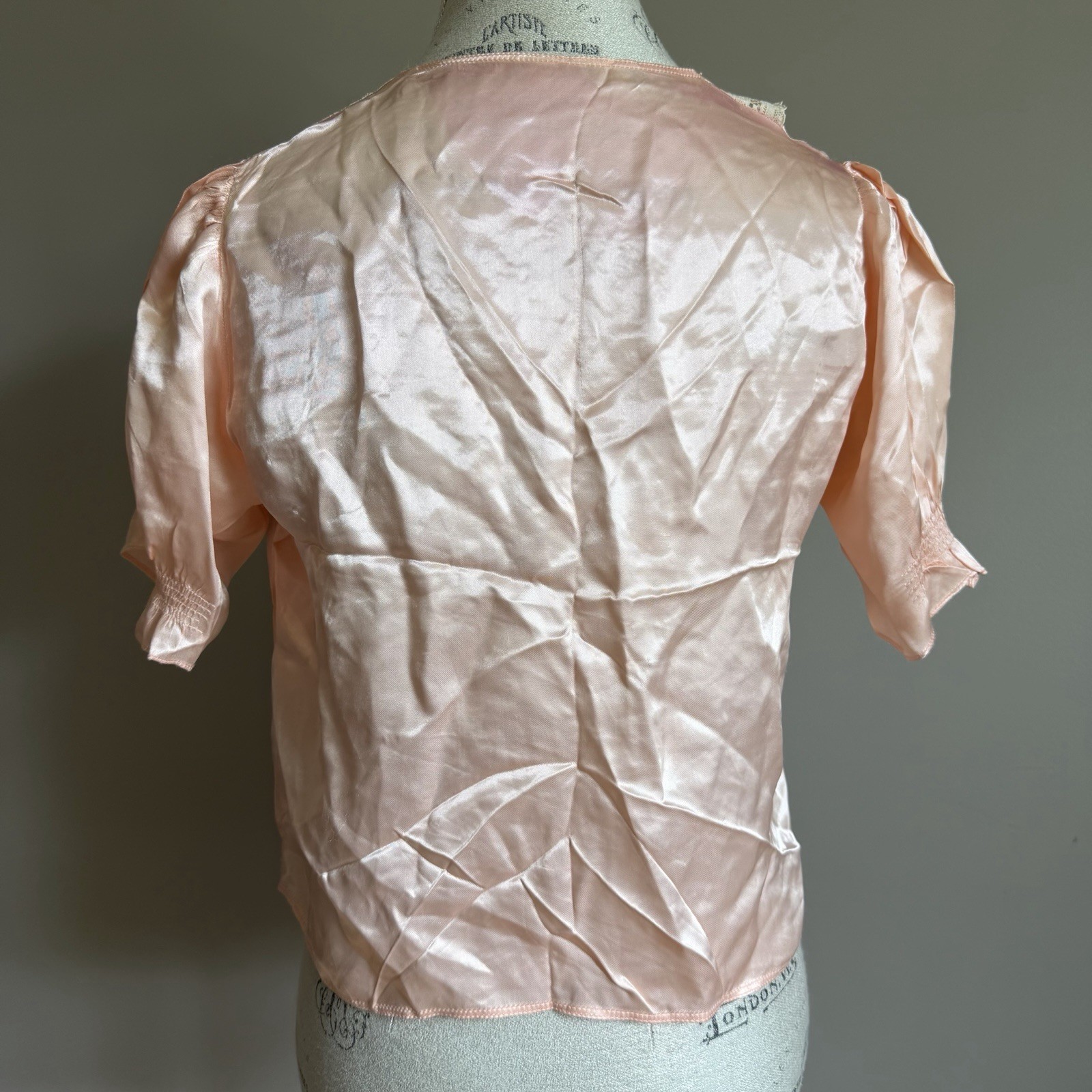 Vintage 30’s Silky Peach Bed Jacket S/M Lace Trim Peter Pan Collar Charming