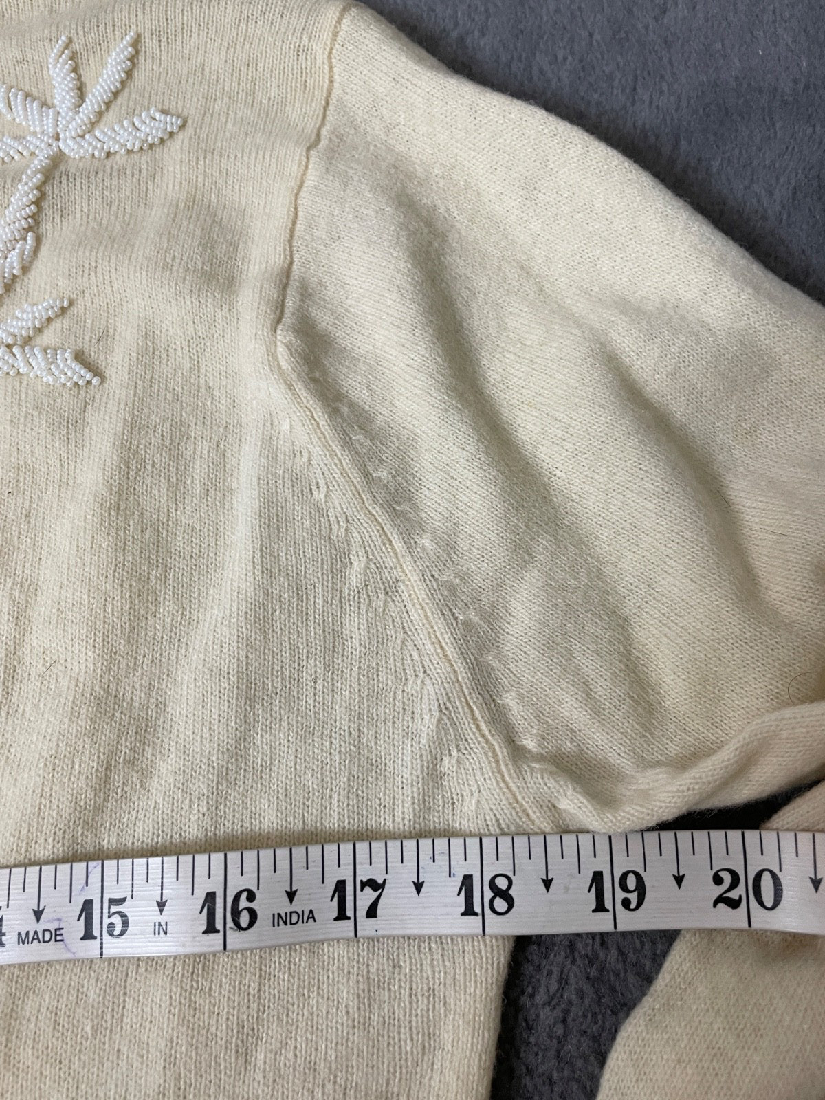 Vintage Beaded Wool Cardigan Sweater M Cream White Floral Pearl Detail VTG
