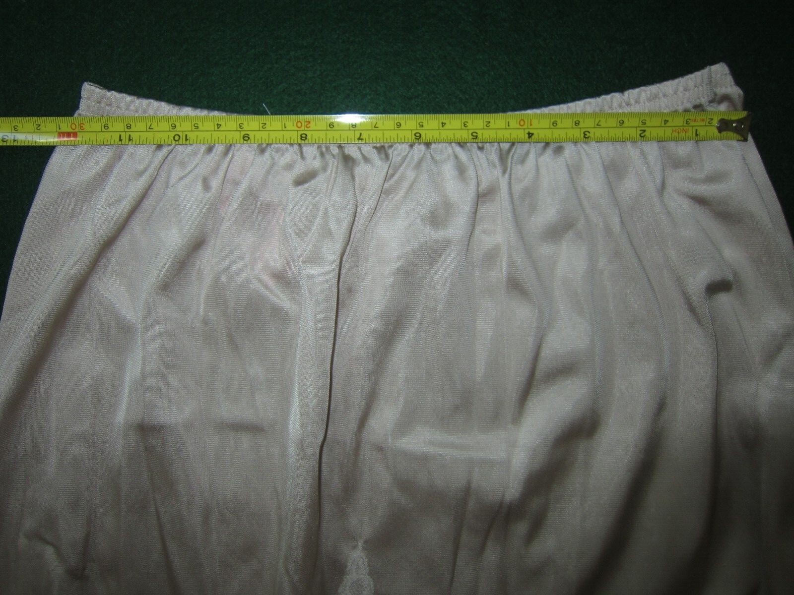 NEW Vintage 70s VANITY FAIR SATIN NYLON Wide Floral Lace Silky Slit Half Slip M