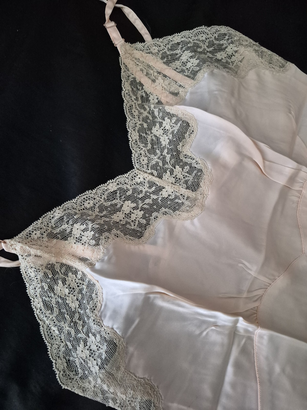 Vintage Rayon Satin CAROLYN of NEW YORK Full Slip Size 34