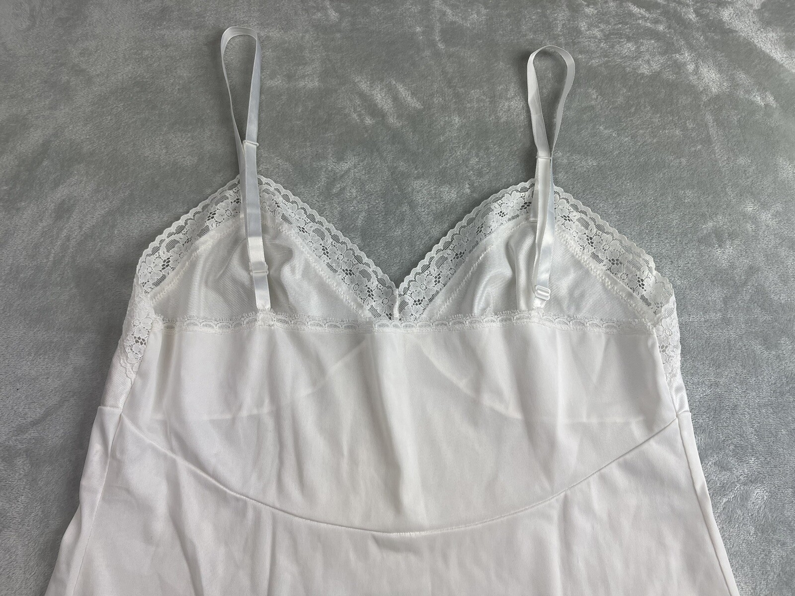 Vanity Fair Ivory Nylon Full-Length Slip Style 10-103 Size 36 24″/42 Lace Trim