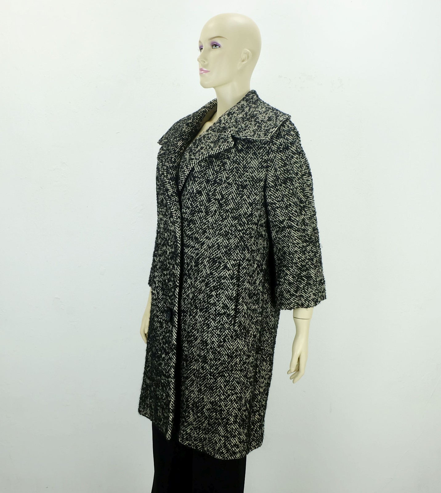 1950s true vintage COAT size 38/40 herringbone tweed large collar large buttons