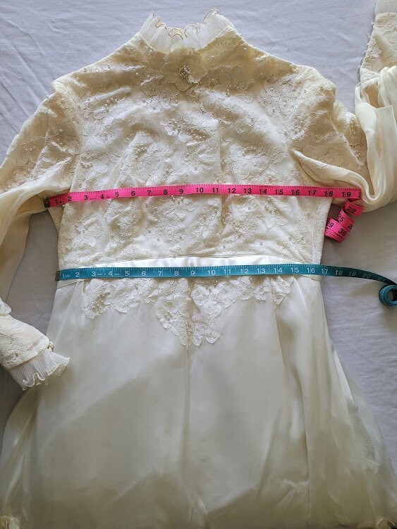 VINTAGE ALFRED ANGELO EDYTHE VINCENT ’70S BOHO PRAIRIE LACE WEDDING DRESS & VEIL