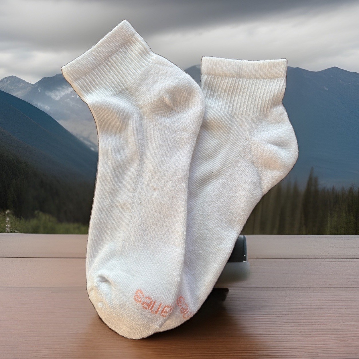 Women’s VTG Socks Ankle Cut White Pink Toe Acrylic Blend Size 9-11 NOS 80s Hanes