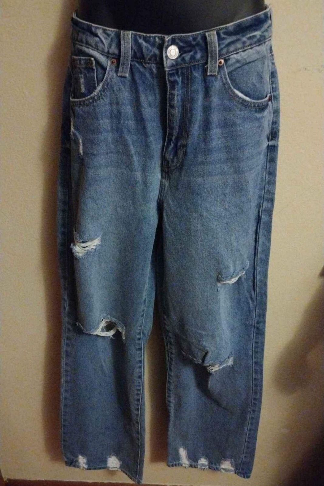 Woman’s Size 7 Vanilla Star 90’s Skater Ripped Denim Jeans