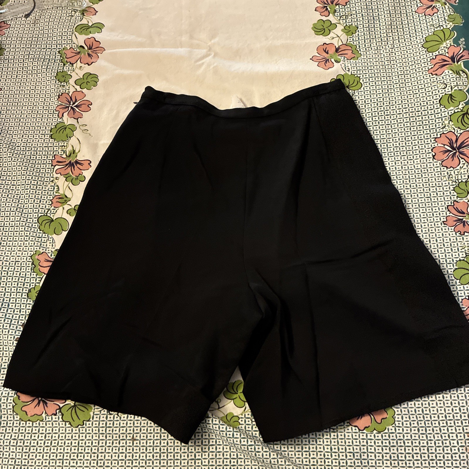 Vtg Women’s Joan & David Made In Italy Shorts Size 8 Black Wool/rayon Mid Thigh