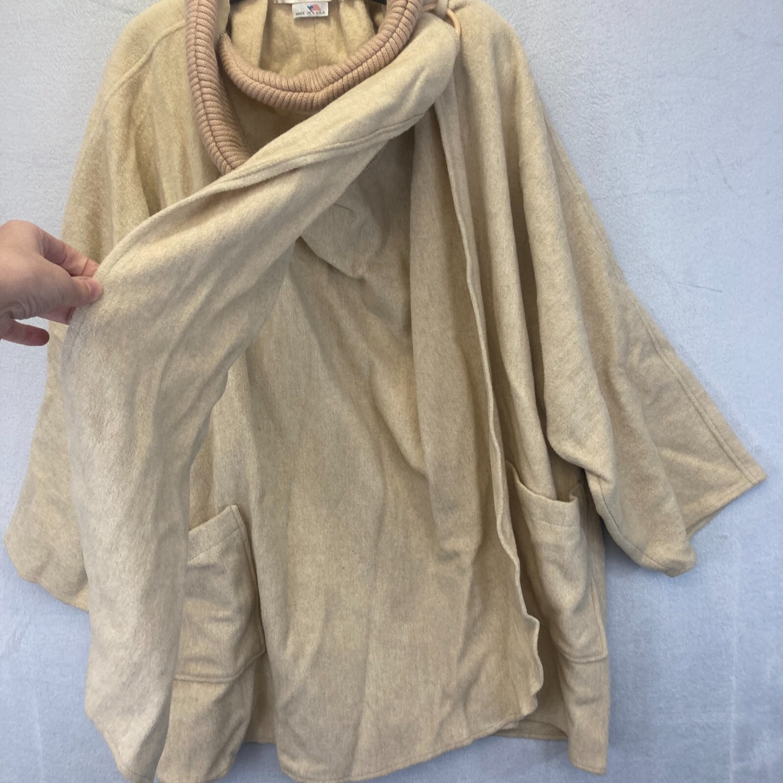 Vintage Central Park Oversized Wool Cape One Size Lagenlook Cowl Wrap Beige RARE