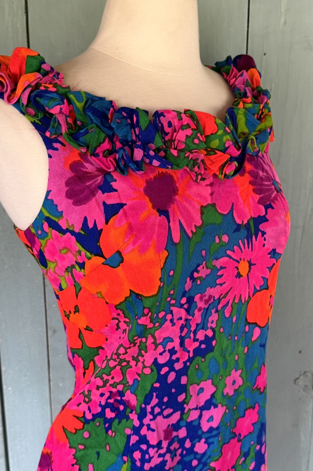VTG 60s Liberty House Hawaii Barkcloth Mini Muumuu ShoulderRuffle Psychedelic 10