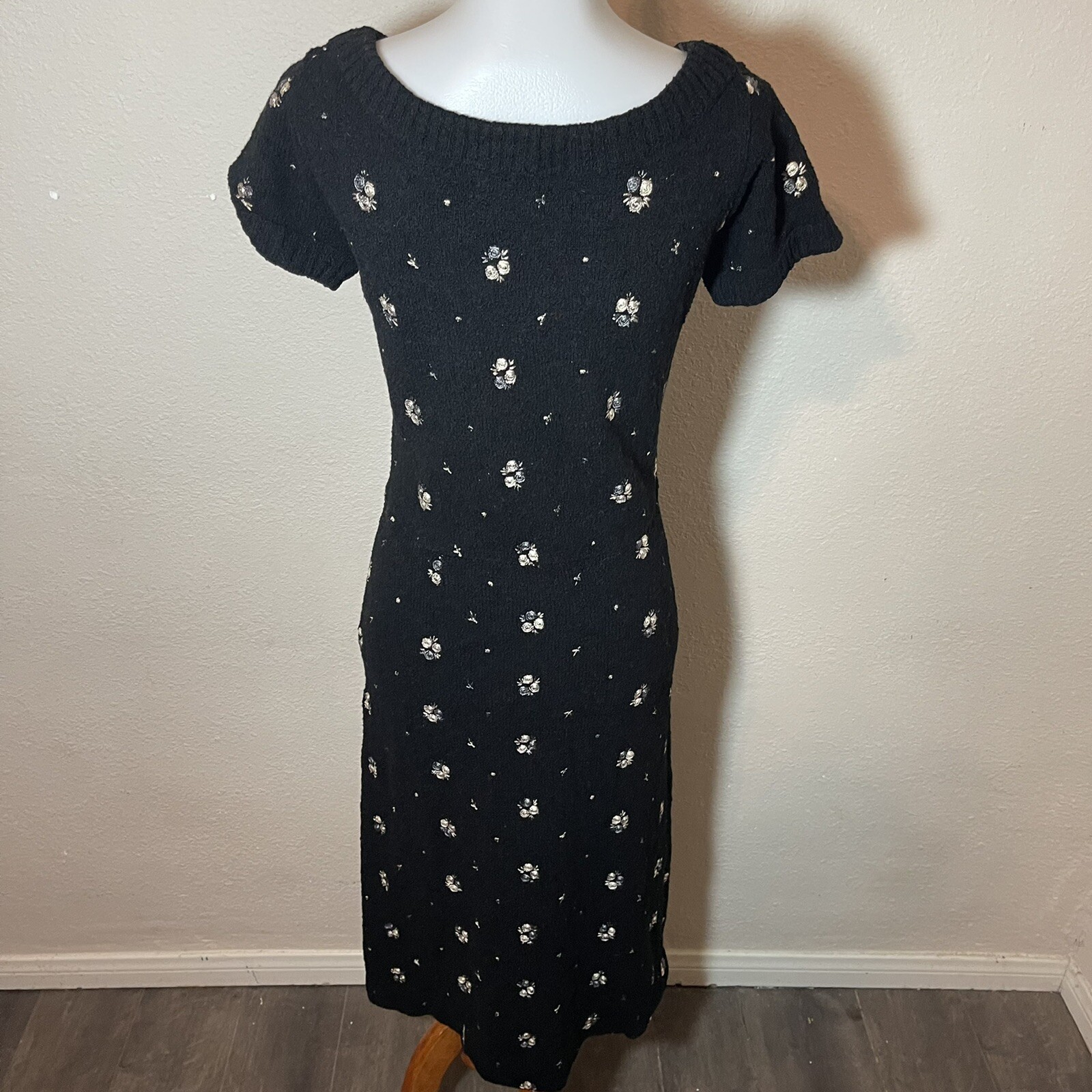 VINTAGE Jernat of Italy Classic Black 100% Virgin Wool Sweater Dress Embroidered