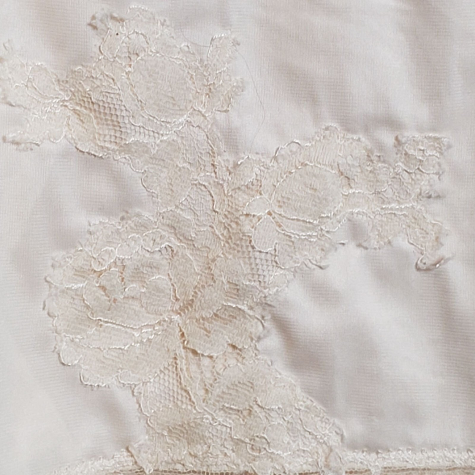 Vintage Hollywood Vasarette Half Slip Cream Size Small Lace Trim
