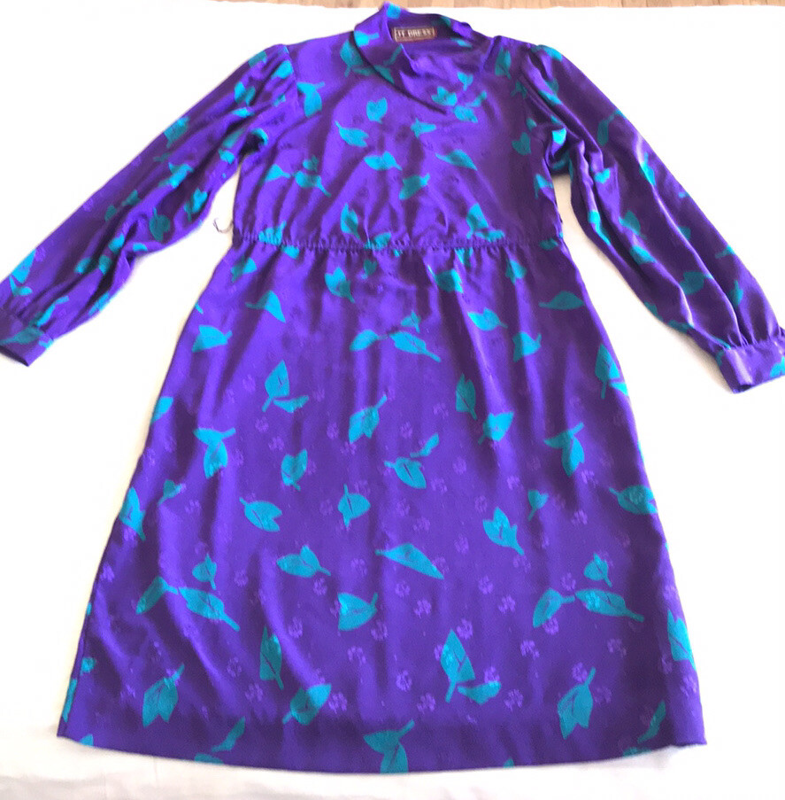 VINTAGE JT DRESS. Purple stretch knee,shoulder pads,pockets.36” Bust