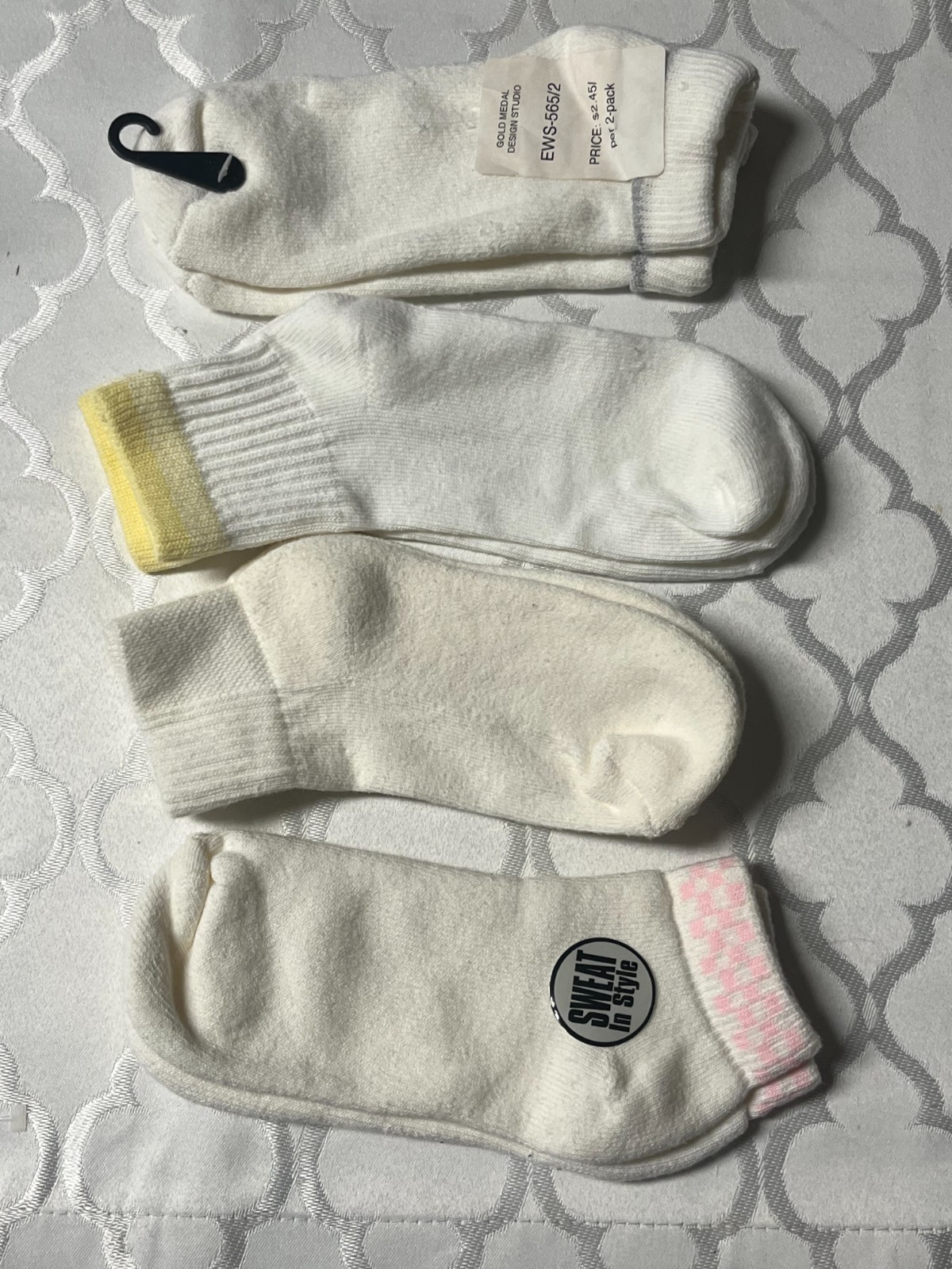 Lot of 4 Vintage Women’s Ankle Socks Acrylic Assorted Size 9-11
