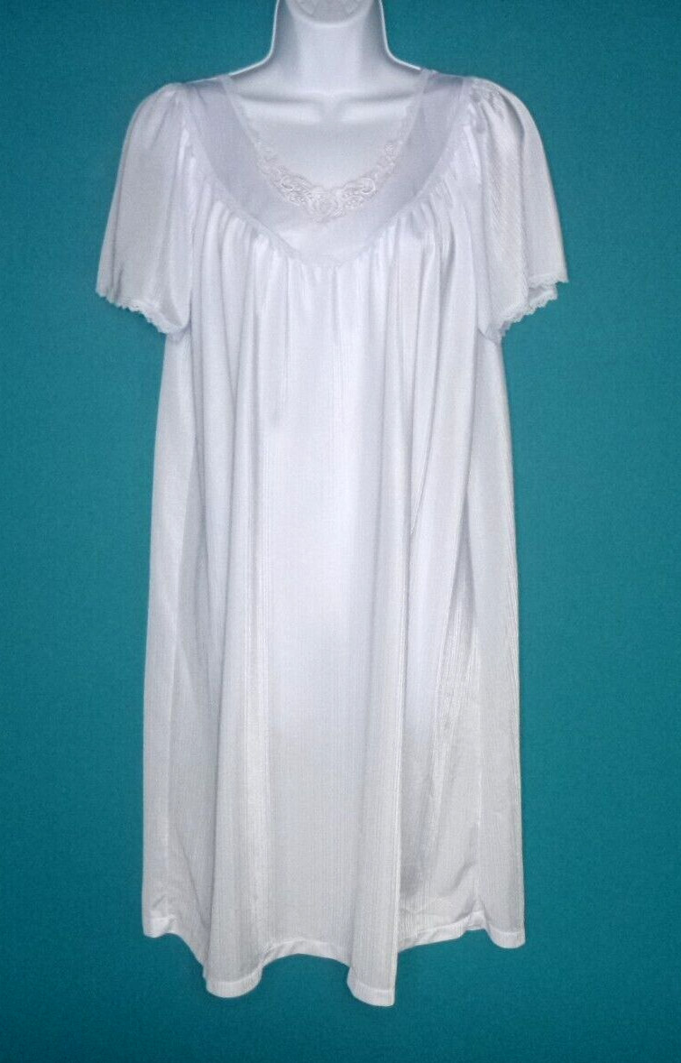 Vtg 70s Sears Carriage Court Nylon Short Nightgown Nightie Lilac One Size