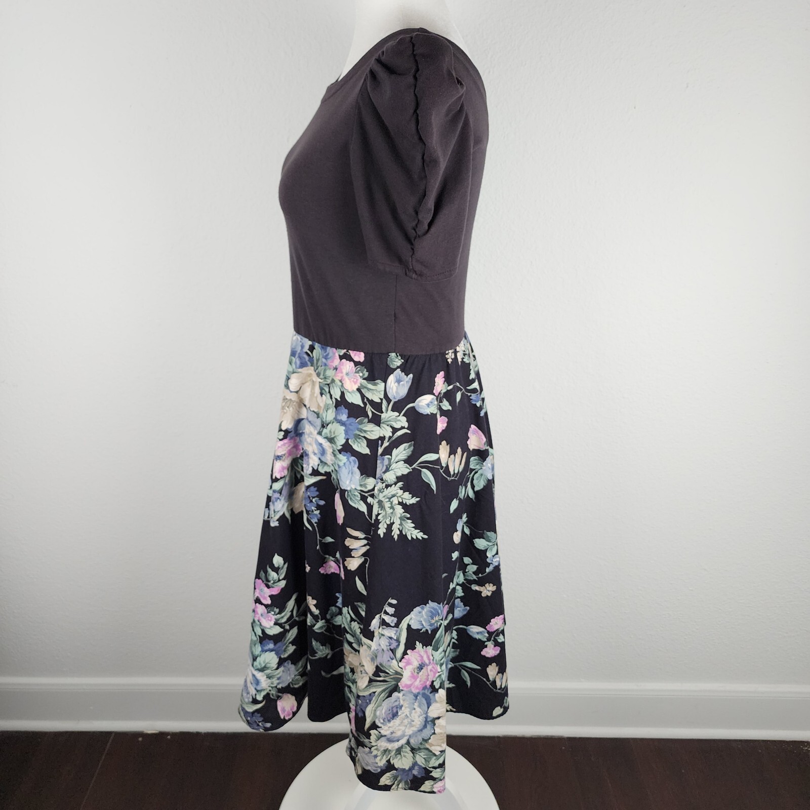 Vintage 80s 90s Dress Fit Flare Ashley Floral Print on Black Puff Sleeve 7/M